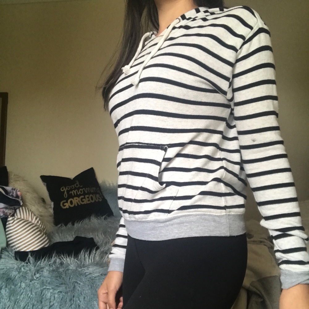 ADORABLE PULLOVER - Picture 2 of 4
